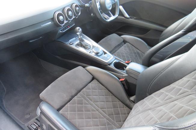 Audi TT Photo 16