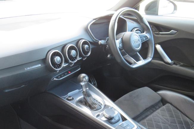 Audi TT Photo 17