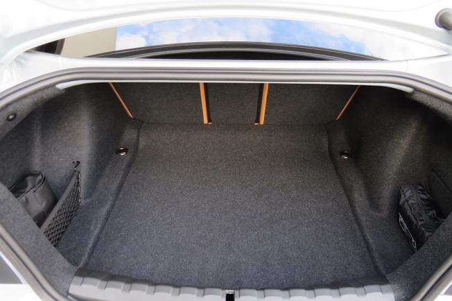 BMW 2 Series Photo 29
