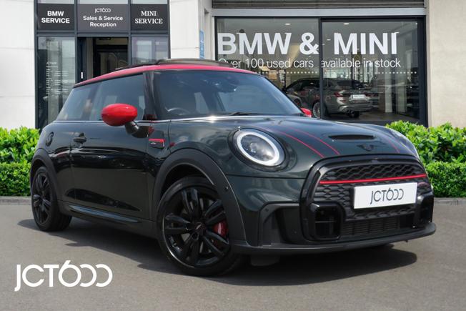 MINI Hatchback Photo 1