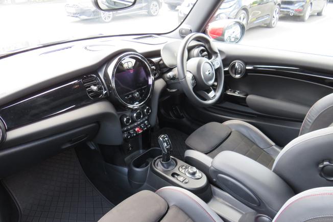 MINI Hatchback Photo 13