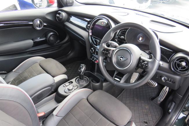 MINI Hatchback Photo 19