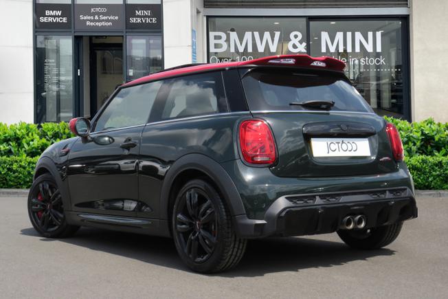 MINI Hatchback Photo 2