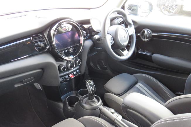MINI Hatchback Photo 30