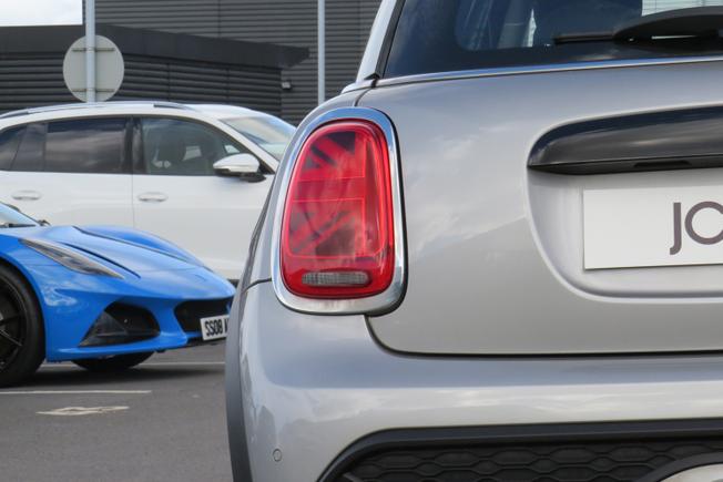 MINI Hatchback Photo 32