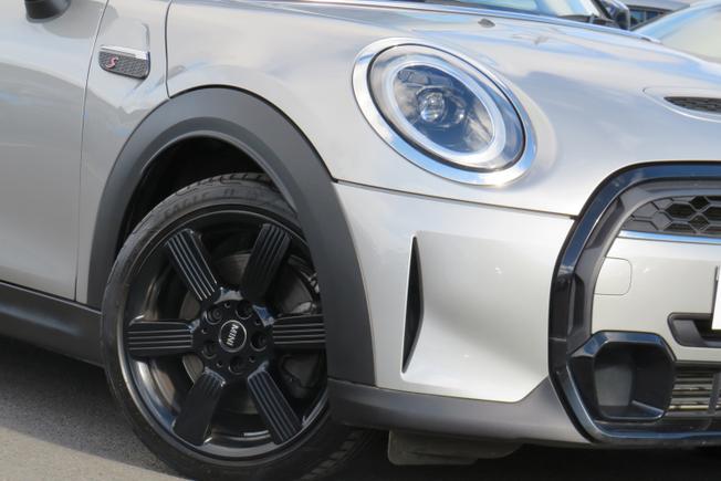 MINI Hatchback Photo 9