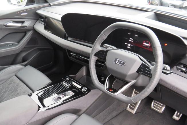 AUDI Q6 E-Tron Photo 15