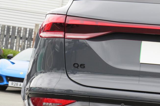 AUDI Q6 E-Tron Photo 19