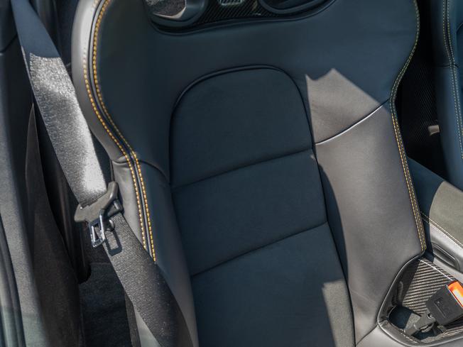 PORSCHE 718 Cayman Photo 10