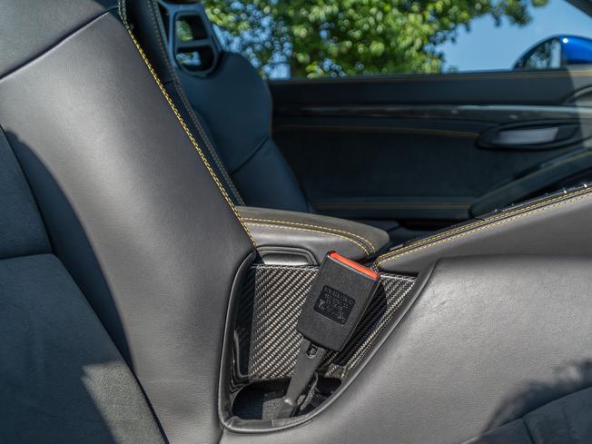 PORSCHE 718 Cayman Photo 11
