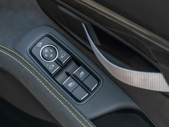 PORSCHE 718 Cayman Photo 17