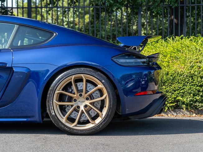 PORSCHE 718 Cayman Photo 40