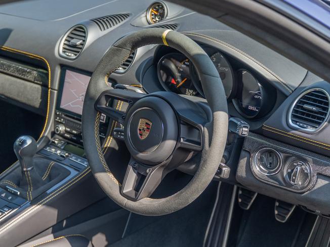 PORSCHE 718 Cayman Photo 8