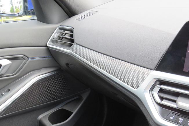 BMW 3 Series Photo 16