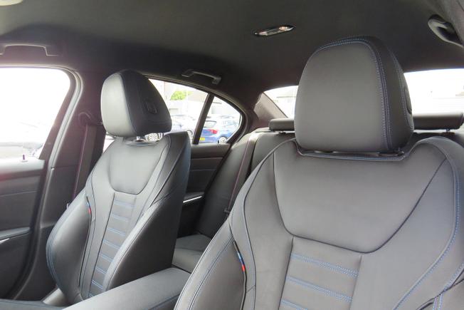 BMW 3 Series Photo 21