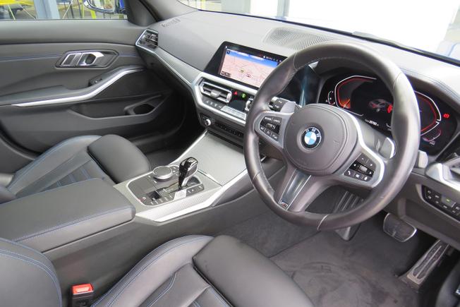 BMW 3 Series Photo 29