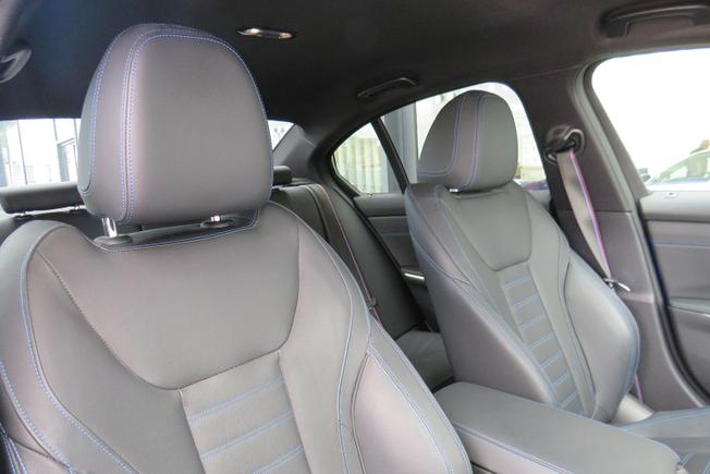 BMW 3 Series Photo 30