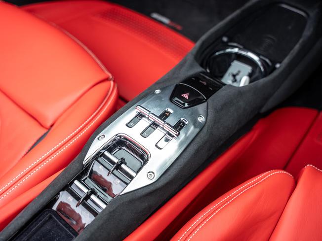 FERRARI 296gts Photo 15
