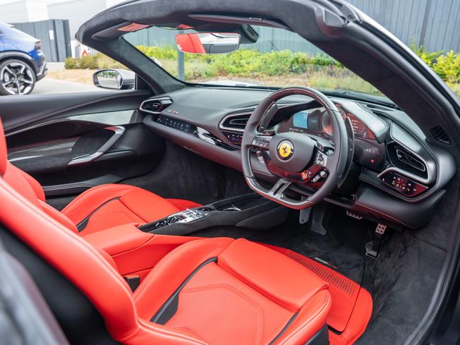 FERRARI 296gts Photo 16