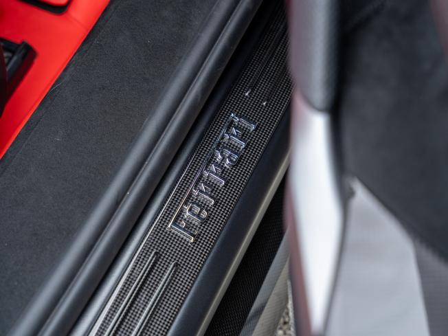 FERRARI 296gts Photo 17