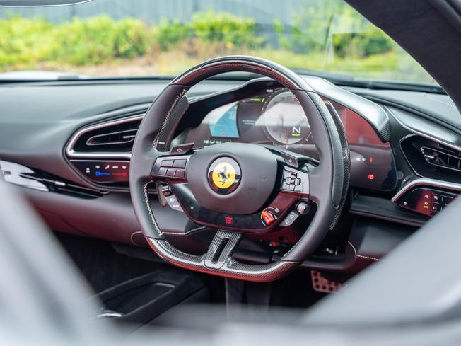 FERRARI 296gts Photo 18