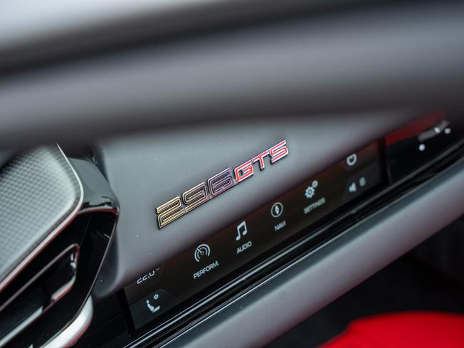 FERRARI 296gts Photo 23