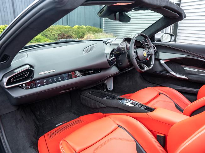 FERRARI 296gts Photo 24