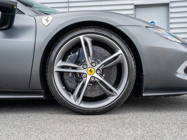 FERRARI 296gts Photo 38