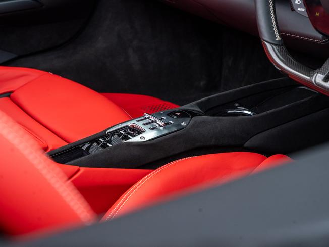 FERRARI 296gts Photo 40