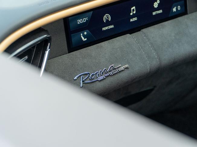FERRARI Roma Spider Photo 16
