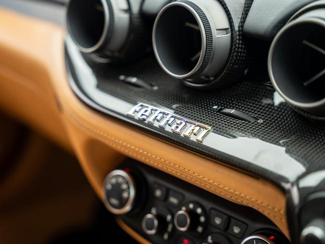 FERRARI F12 Berlinetta Photo 10