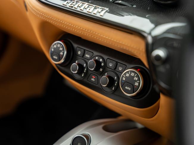 FERRARI F12 Berlinetta Photo 11