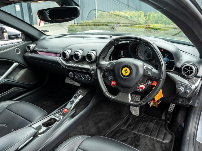 Ferrari F12 Berlinetta Photo 16