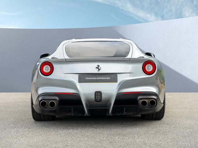 Ferrari F12 Berlinetta Photo 8