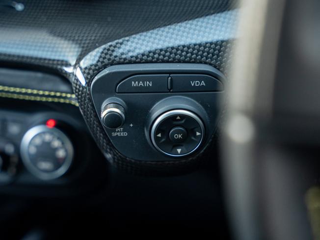 FERRARI F12 Berlinetta Photo 11
