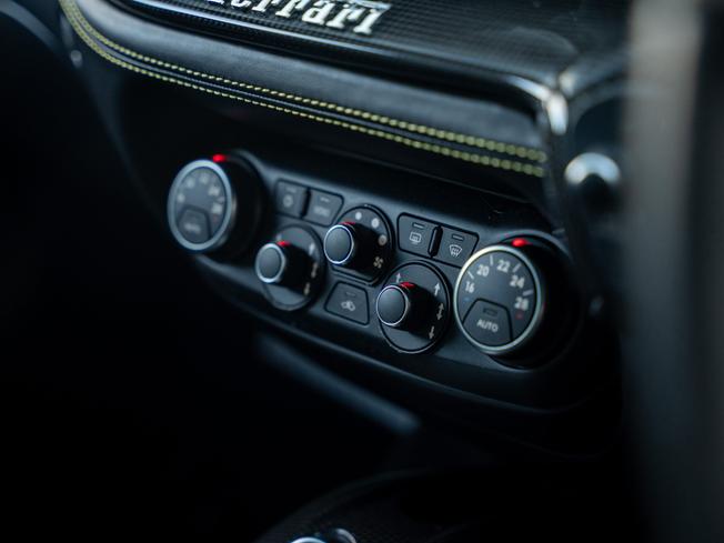 FERRARI F12 Berlinetta Photo 13