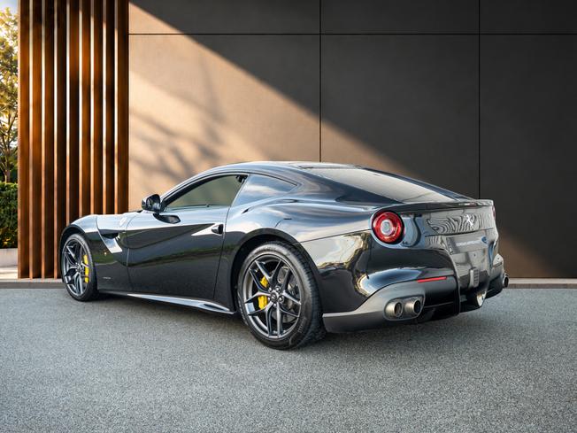FERRARI F12 Berlinetta Photo 4