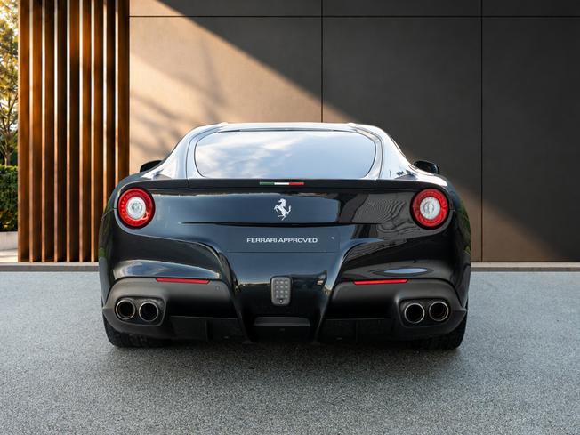 FERRARI F12 Berlinetta Photo 8