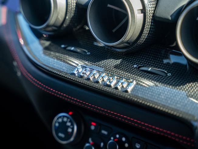 FERRARI F12 Berlinetta Photo 10