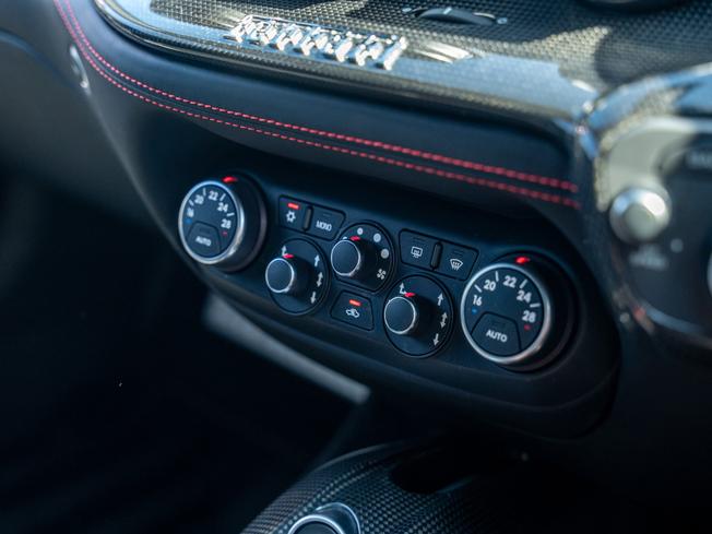 FERRARI F12 Berlinetta Photo 13