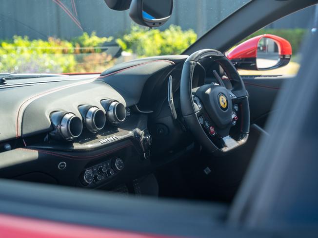 FERRARI F12 Berlinetta Photo 25