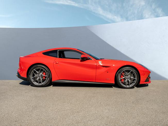 FERRARI F12 Berlinetta Photo 5