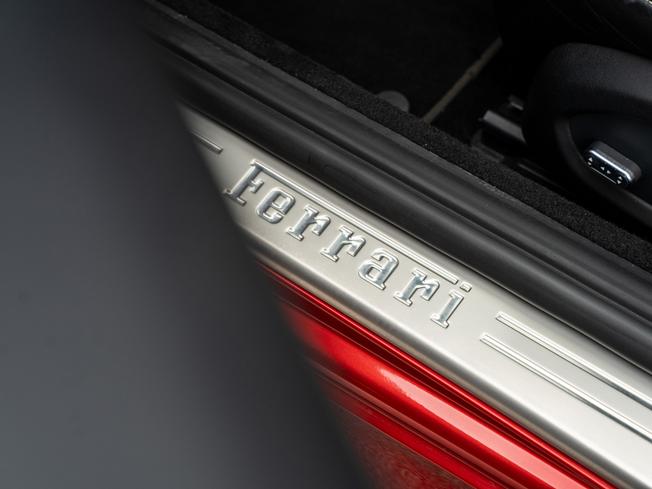 FERRARI California Photo 24