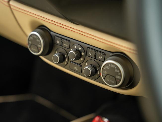 FERRARI 488 Gtb Photo 12