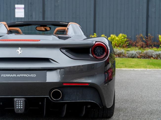 FERRARI 488 Photo 47