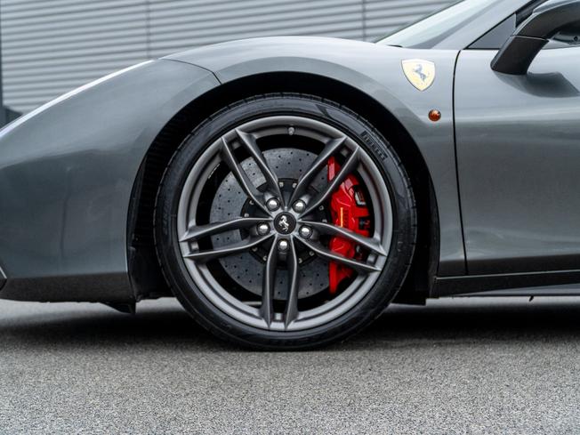 FERRARI 488 Photo 49
