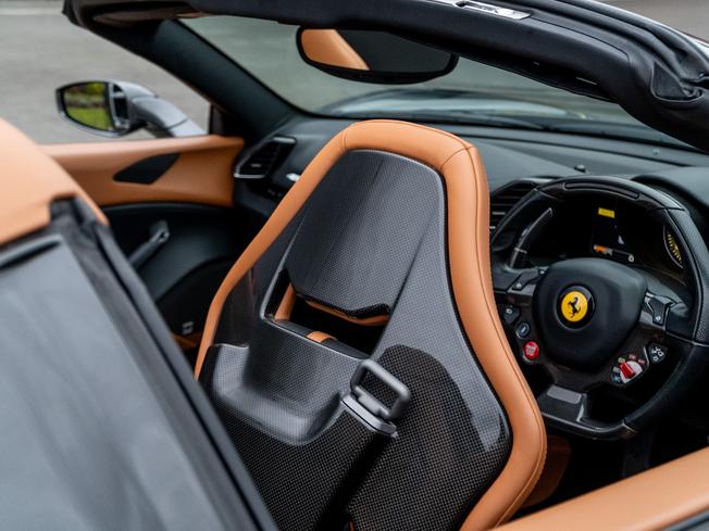 FERRARI 488 Photo 50