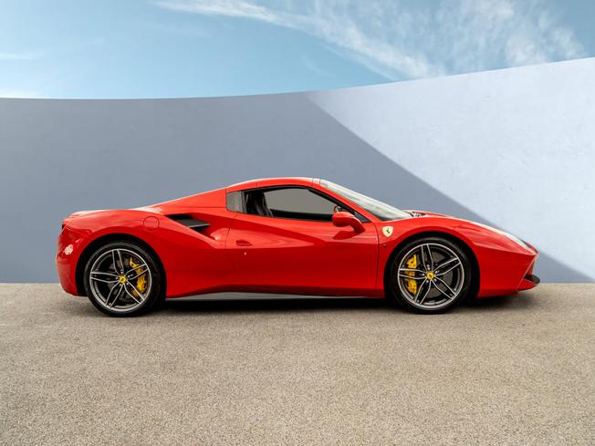 FERRARI 488 Spider Photo 11