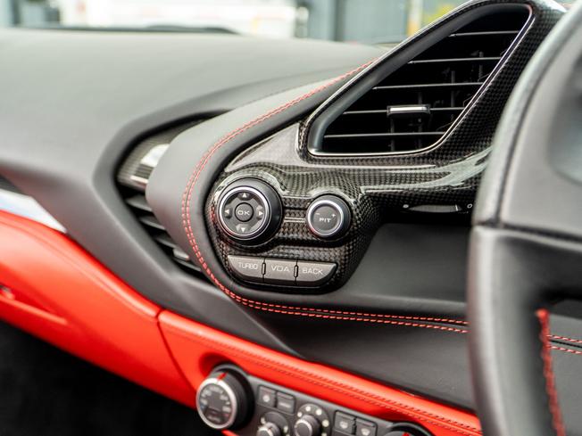 FERRARI 488 Spider Photo 13