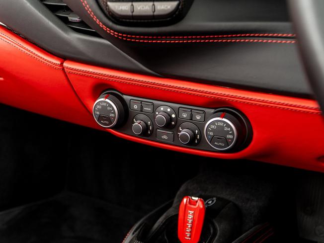FERRARI 488 Spider Photo 15
